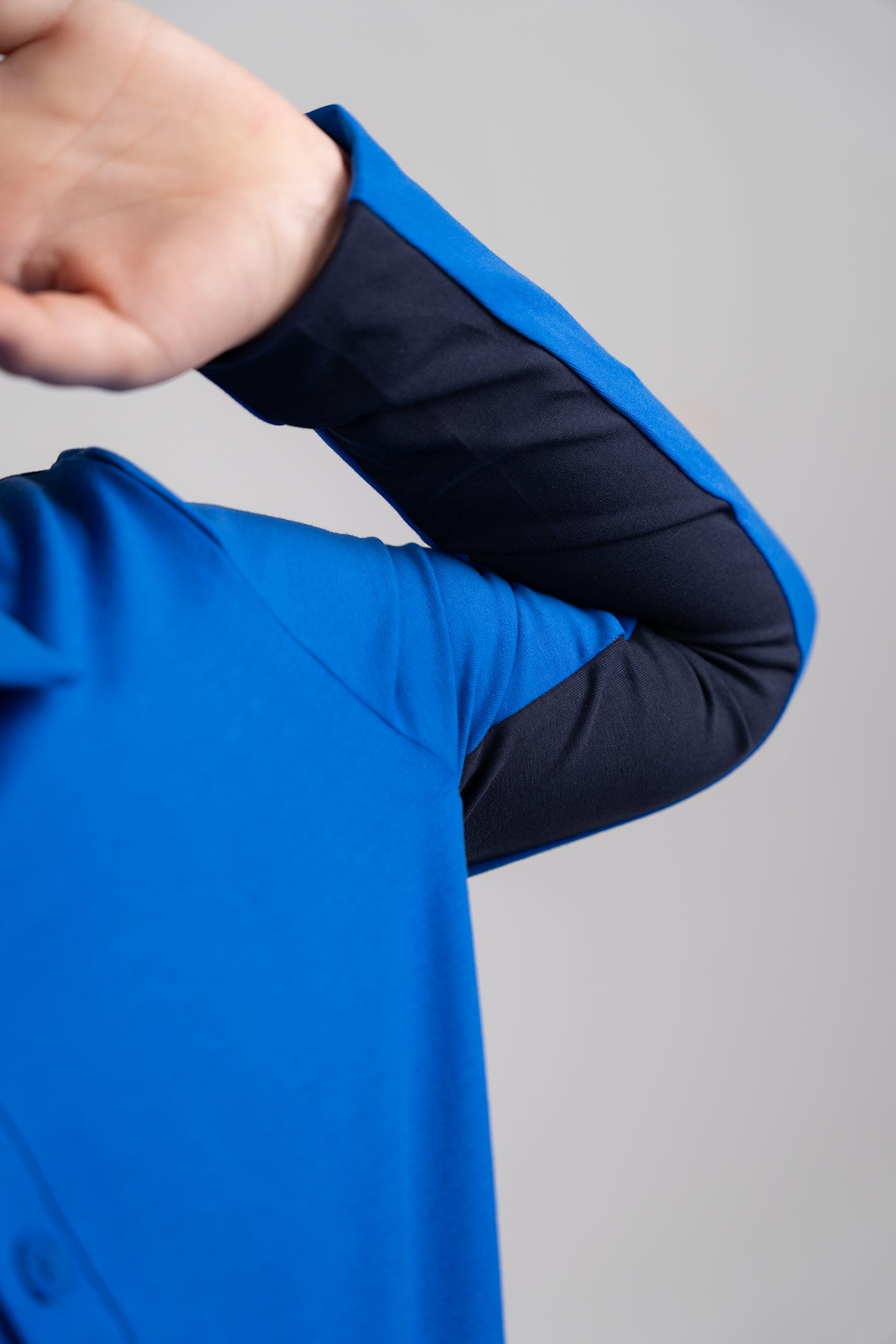 panel polo husky boy sleeve detail