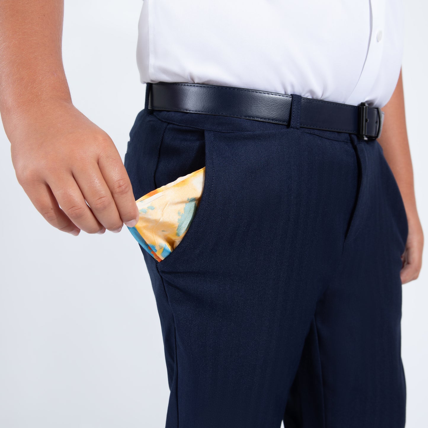 model Mofi_Boys_husky_navy_pinstripe_pants pocket detail